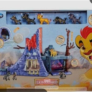 Disney Junior The Lion Guard Hyena Hideout w/ figurines Playset
